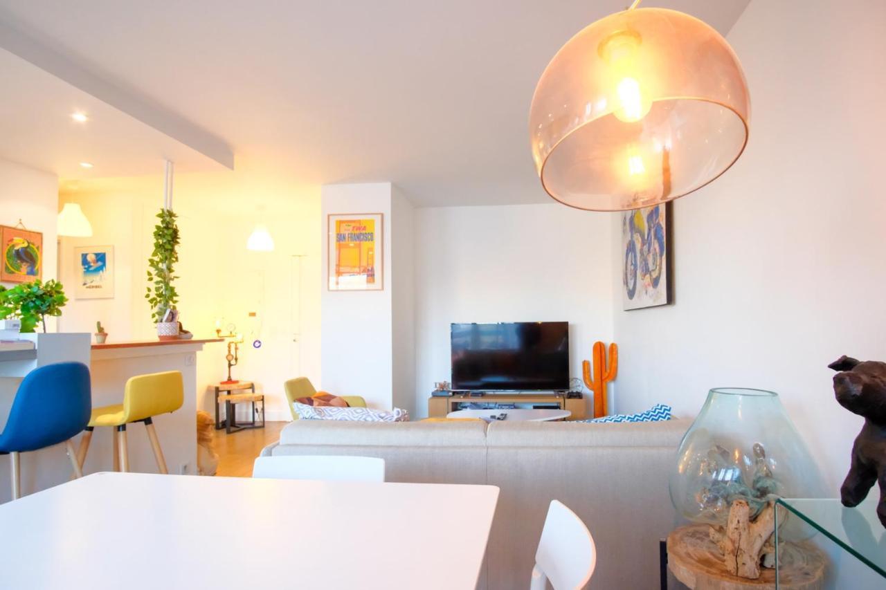 Beautiful And Bright Appt With Eiffel Tower View Paris Exterior foto